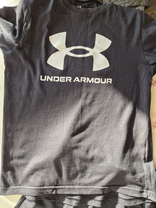 Продавам комплект Under armour момче