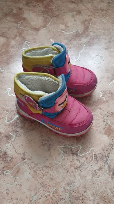 Продам много детской обуви для девочки.