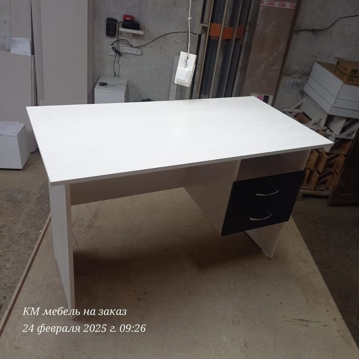 Стол тумбовый ящики