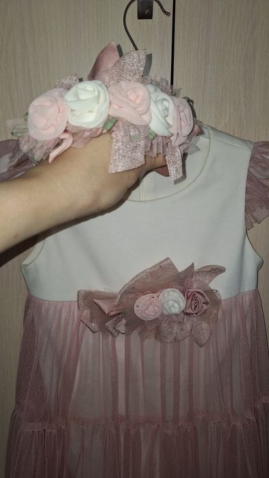 Нарядное платье на 4года