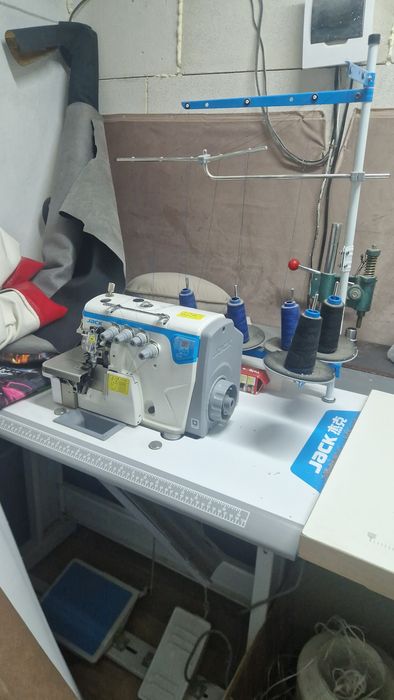 Продам машинку оверлог