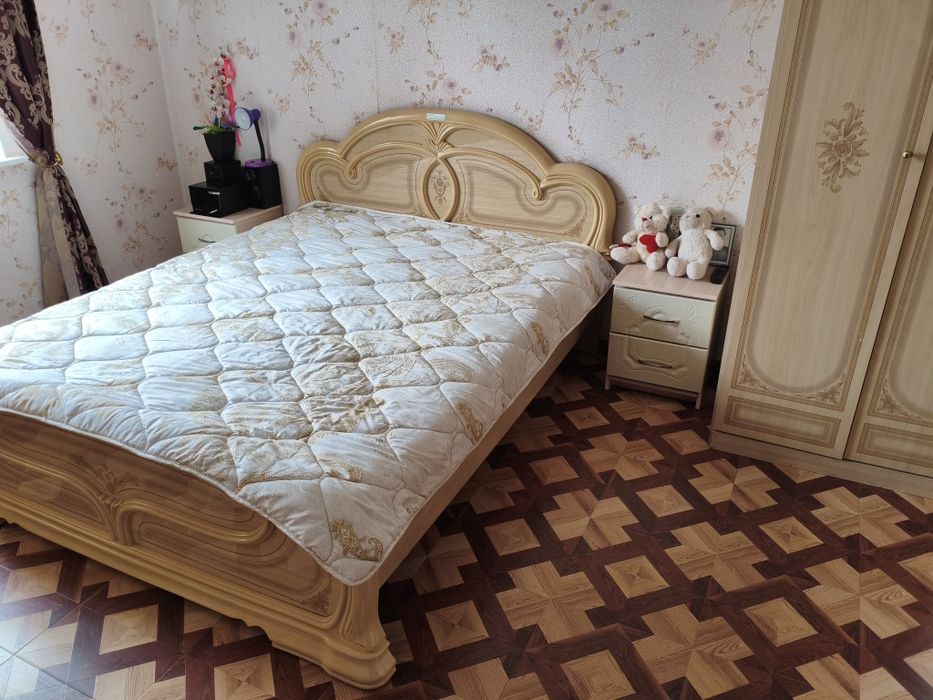 Продам спальный гарнитур