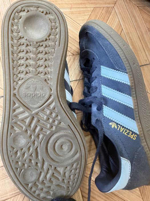 Продам детские кроссовки