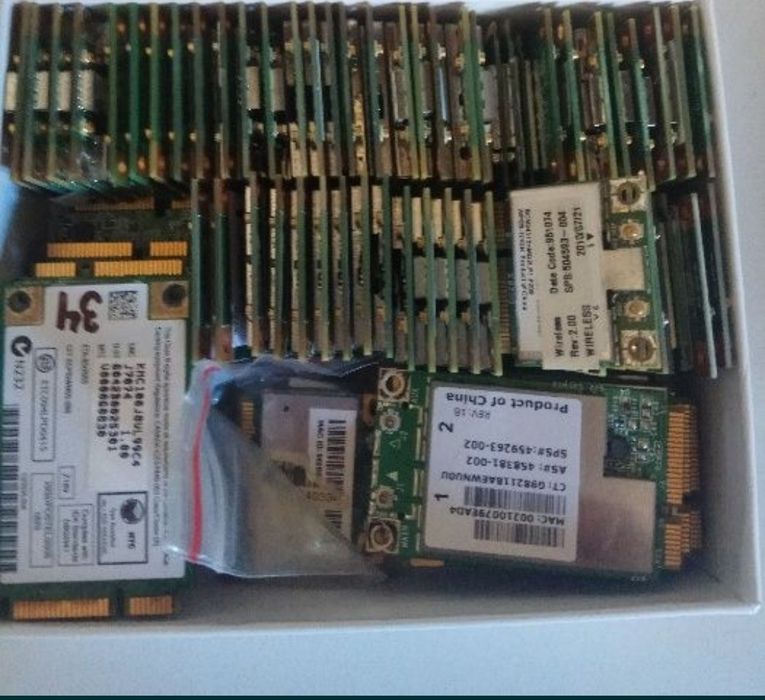 Лот от много части от лаптопи.