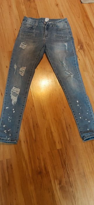 Дамски дънки,много запазени.