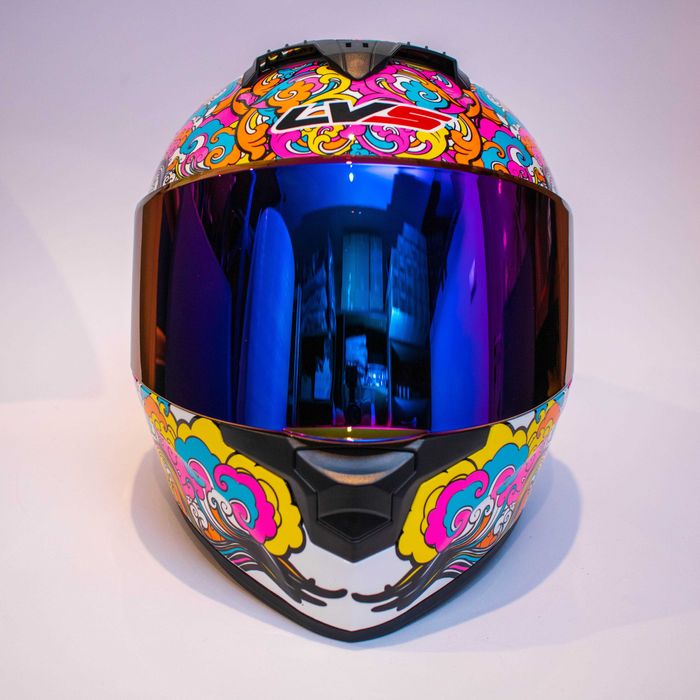 Каска за мотор пистов , скутер , ел. тротинетка др. ( Размер S 55-56 )