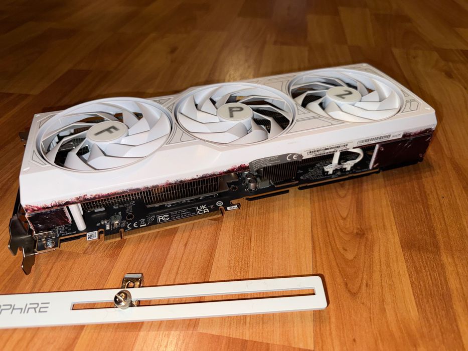 Sapphire PURE RX 7700 XT Frostpunk 2 Edition 12GB – CA NOUĂ, ~10h folosire