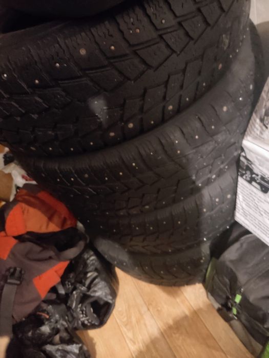 Шины зимние, для джипа. Коплект.