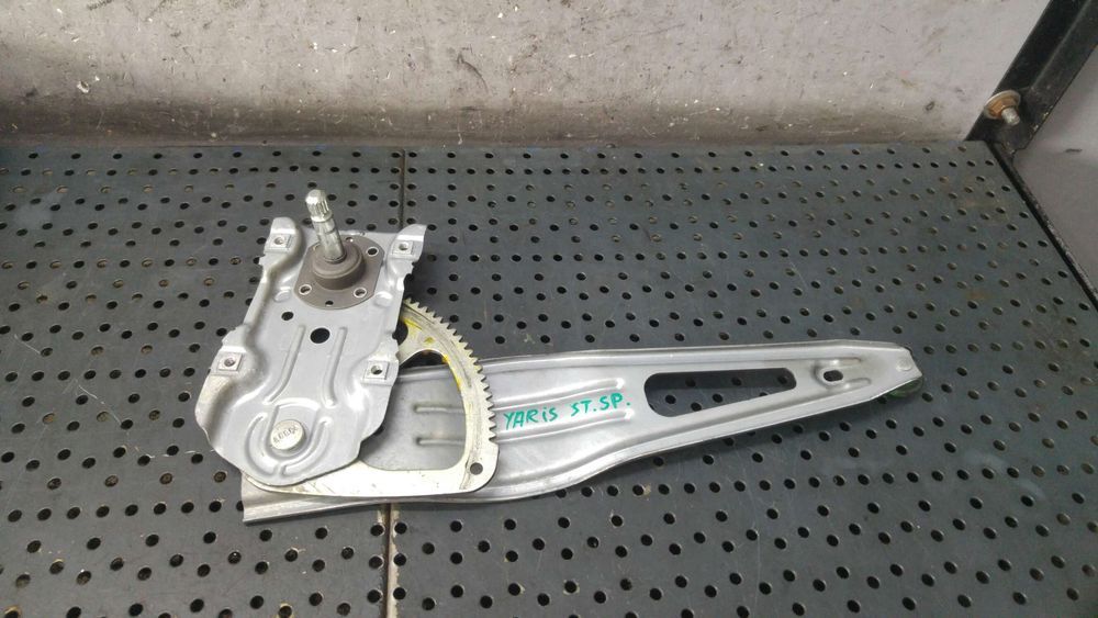 Macara manuala geam stanga spate toyota yaris p9
