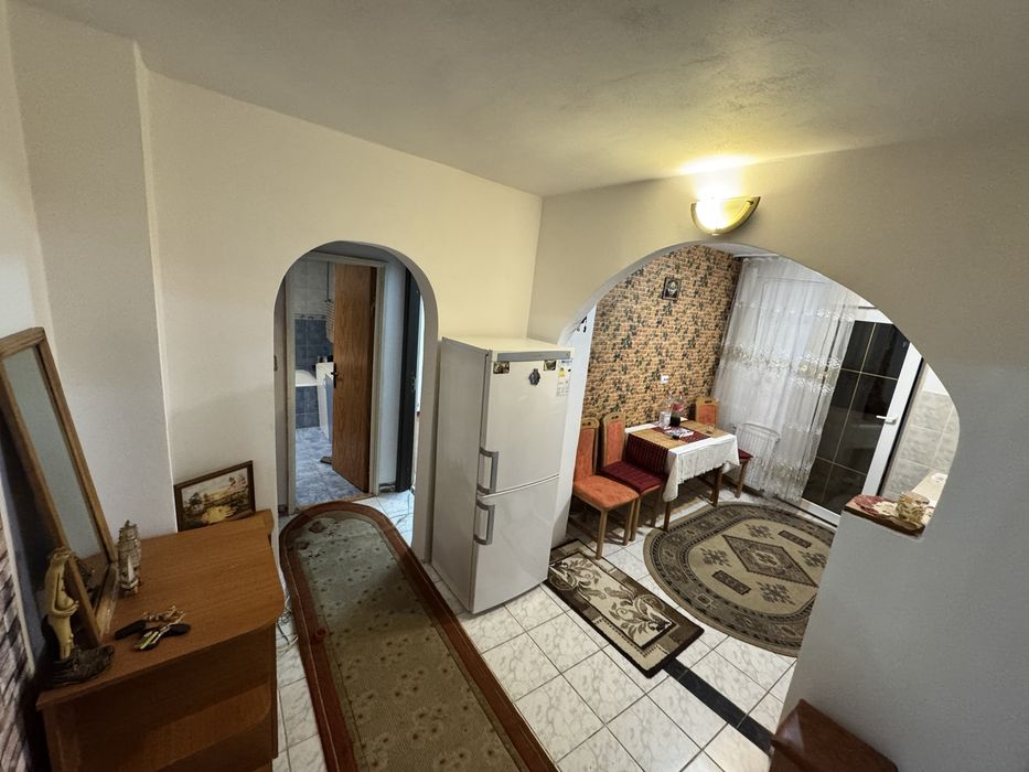 Apartament cu doua camere de vanzare central Beius