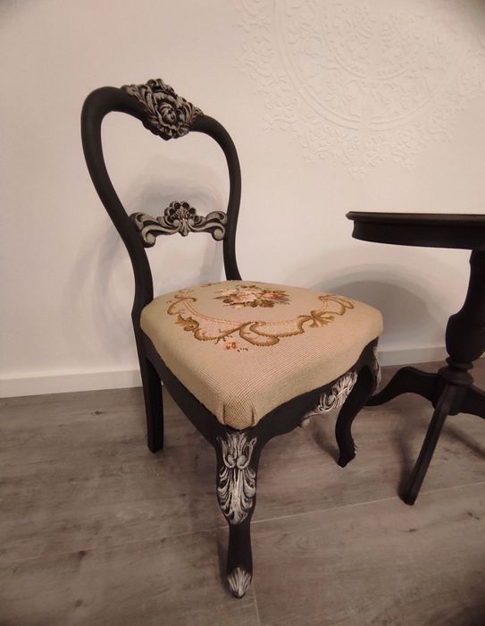 Doua scaune din lemn masiv, Shabby chic