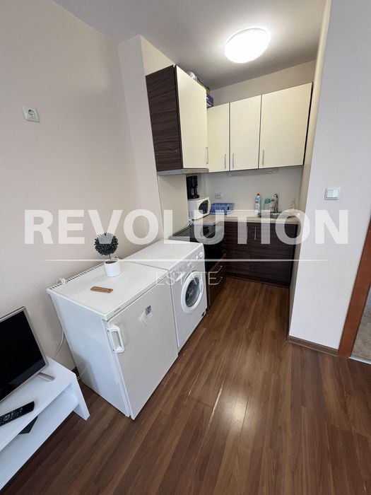 Дава се под наем Двустаен апартамент в Варна, Център - 57 кв.м за 1000 € - Снимка #2