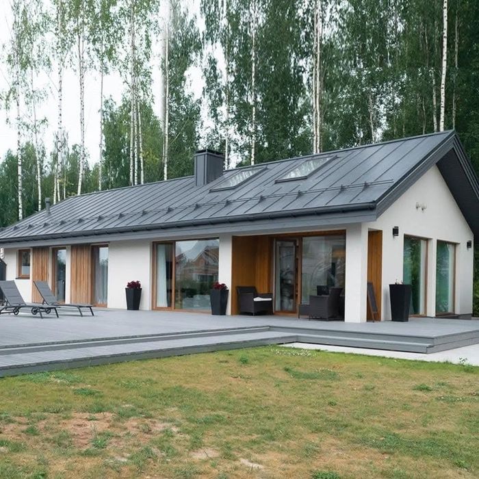 Vând case pe structura metalica învelite cu panouri sandwich