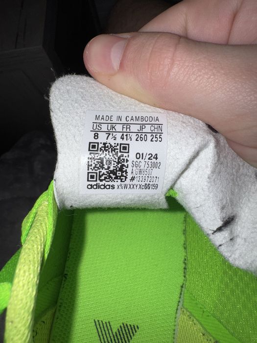 Adidasi sport si papuci de fotbal