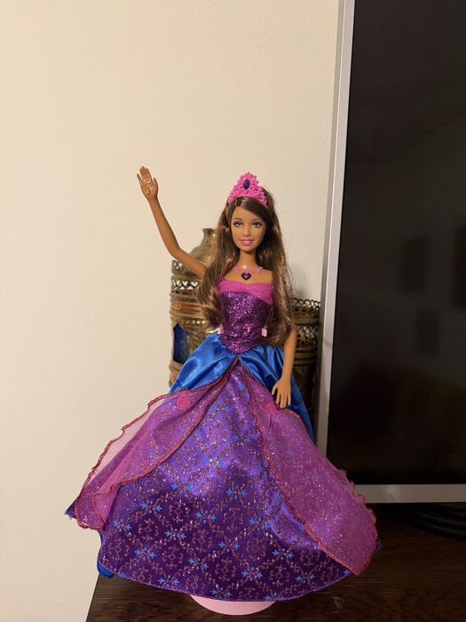 Papusa Barbie Alexa Diamond Castle Castelul de diamant