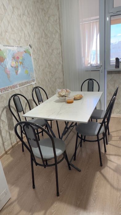 Стол с 6 стульями