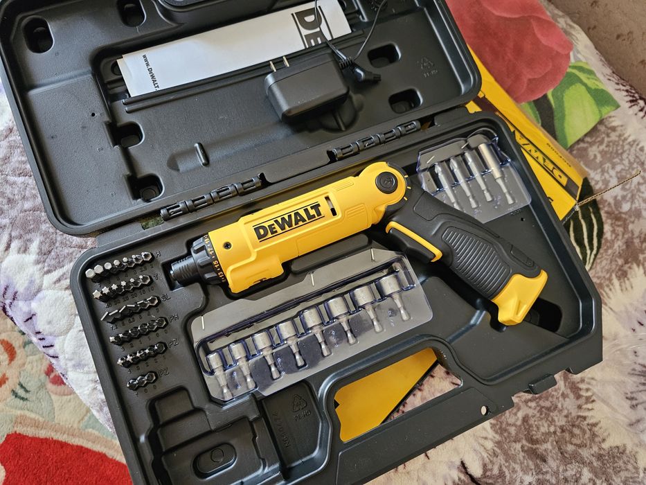 Отвертка, шуруповерт DeWALT