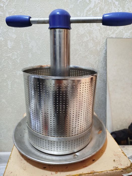 Ручная соковыжималка