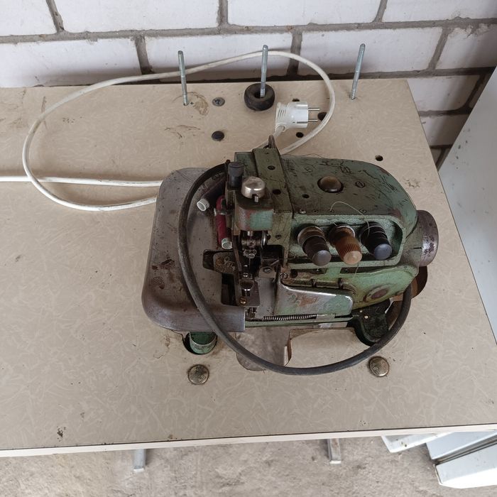 Профессиональный оверлок.