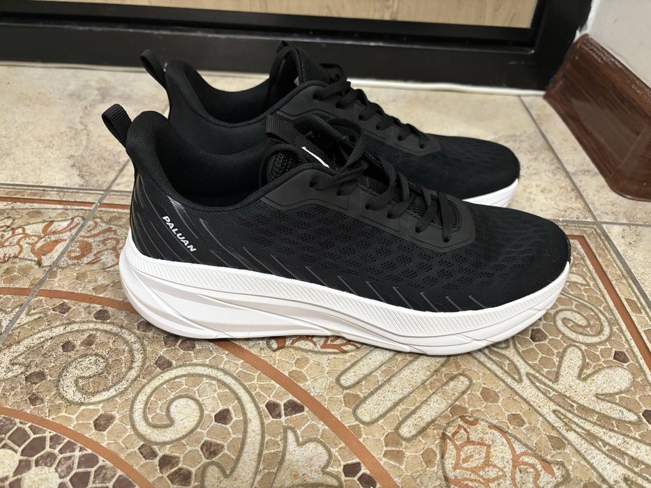 Продам кроссовки 44 размера