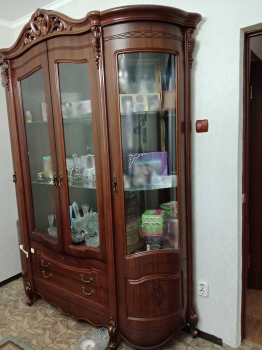 Продам сервант в зал / гостиную