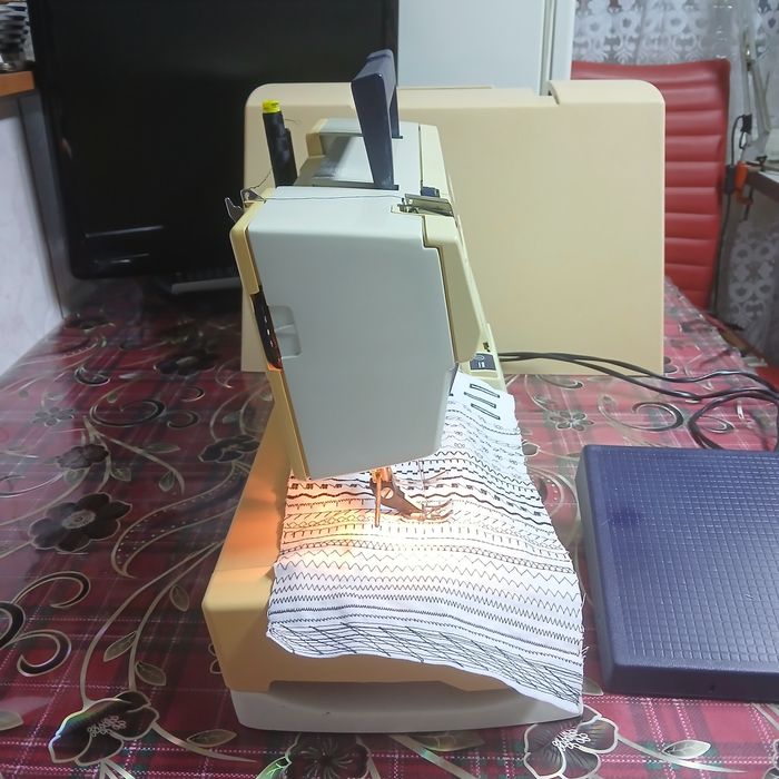 Masina de cusut HUSQVARNA PRISMA 950 S cu butoniera automata