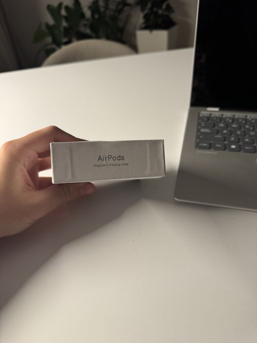 Vand Airpods 3 folosite