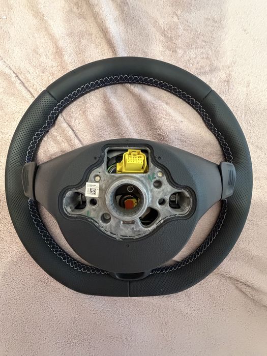 Volan Tapitat cu piele perforata si cusatura alb-albastru Volkswagen B8 , Golf 7 , Golf 8 an 2015+