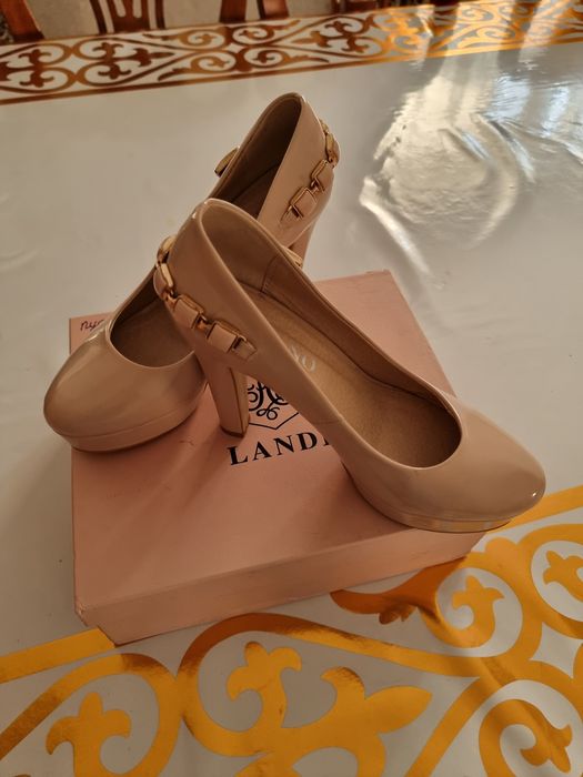 Туфли бежевые 39р