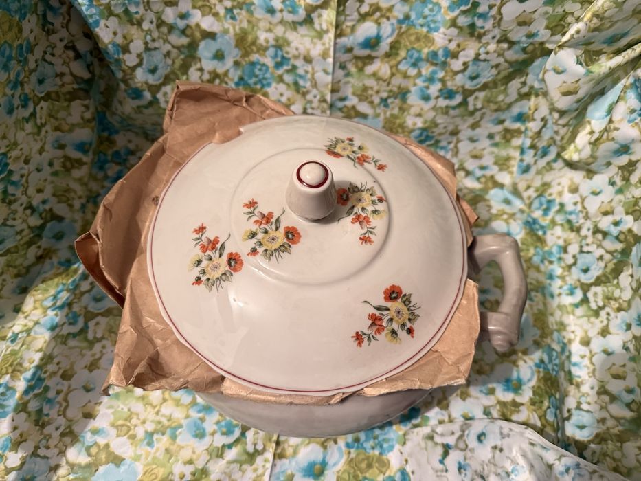 Нов порценланов супник -винтидж