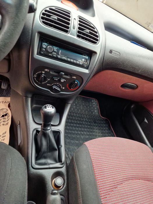 Mașină Peugeot 206 an 2003 motor 1.4 l  UNIC PROPRIETAR