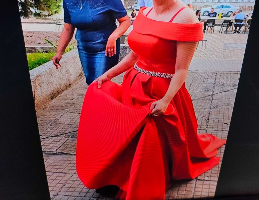 Продавам елегантна рокля