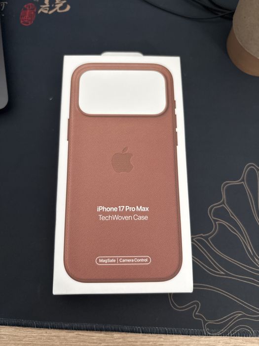 Продам чехол оригинал techwoven case для Iphone 17 pro max