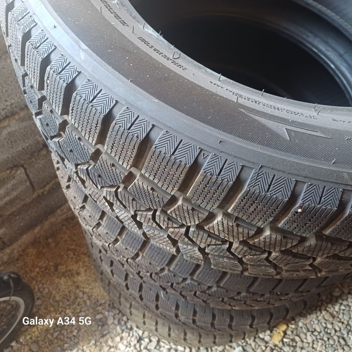 Продам комплект зимние шины