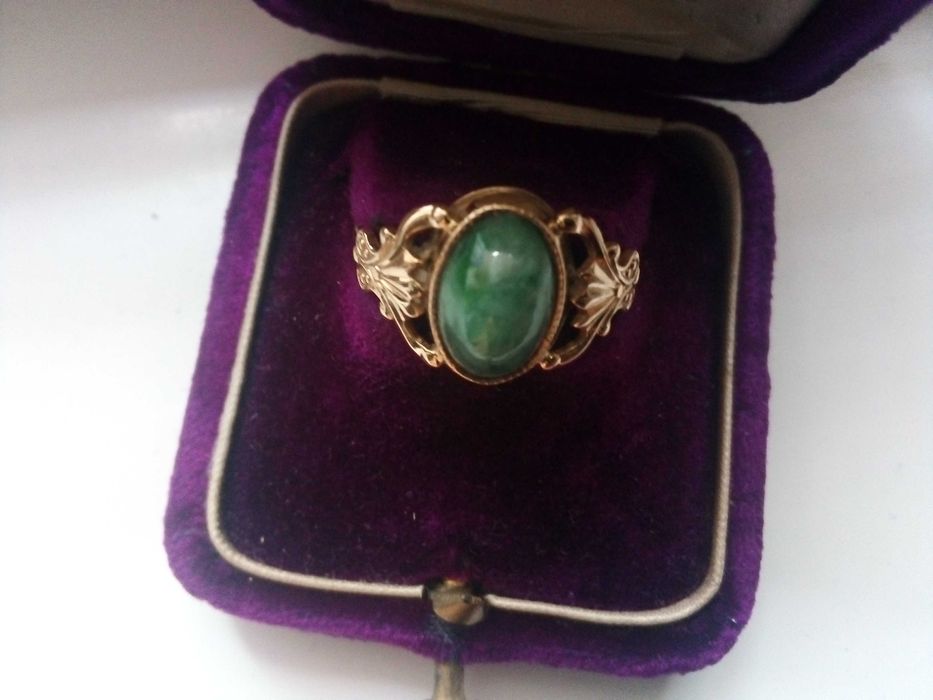 Стар руски златен пръстен СССР  с естествен зелен камък