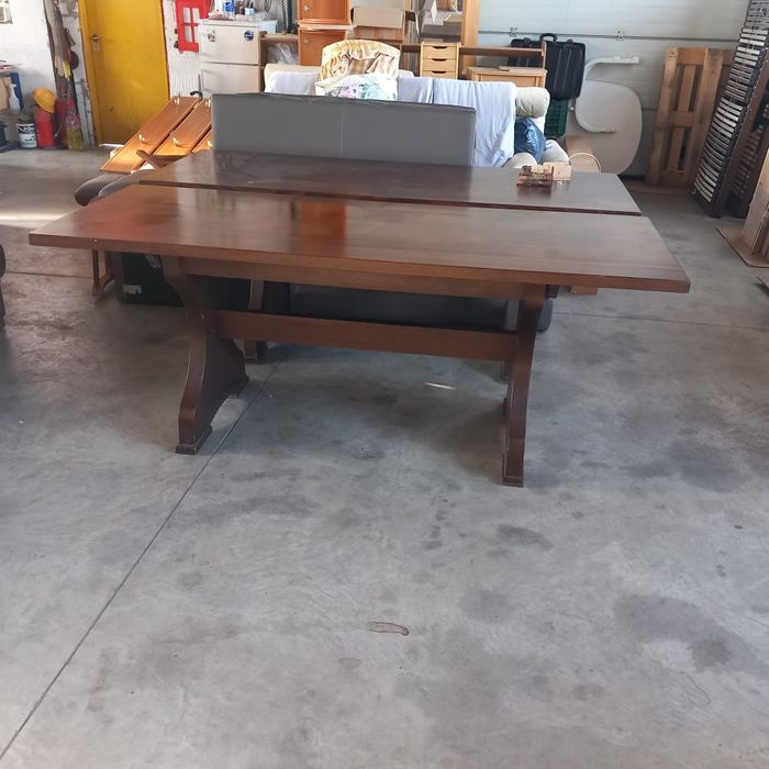 Masă din lemn masiv