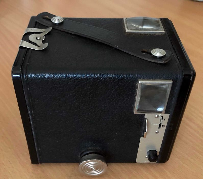 Aparat foto vintage 1946 Kodak SIX-20 Brownie model D 620 film box