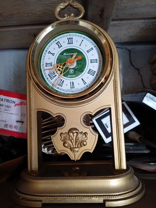 Продам часы настольные