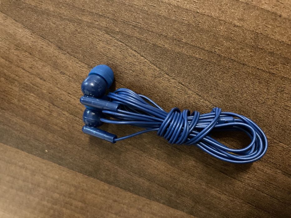 Casti cu fir pentru telefon
