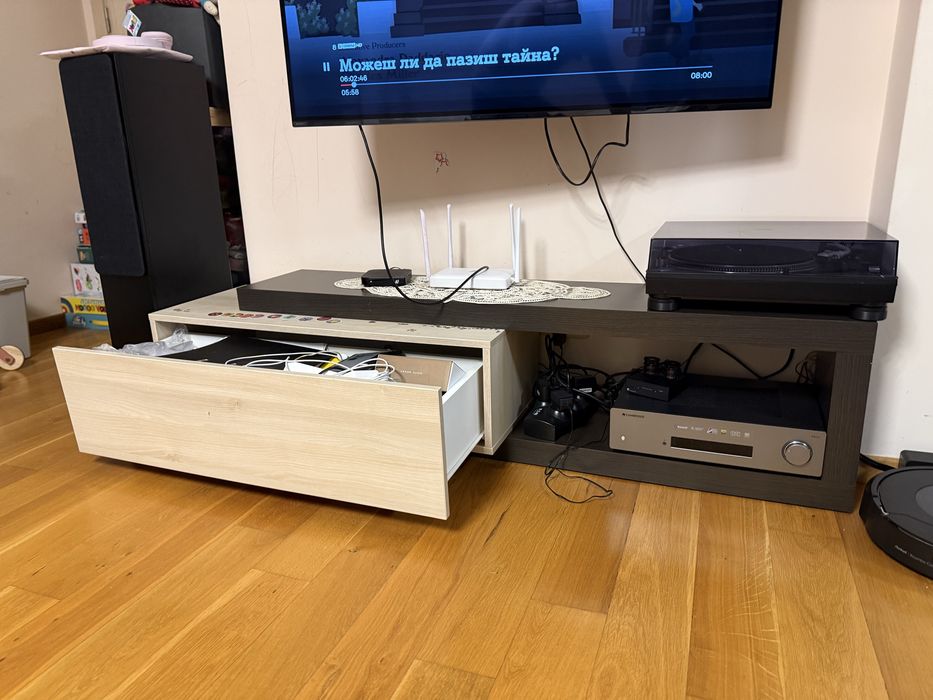 Телевизионен шкаф