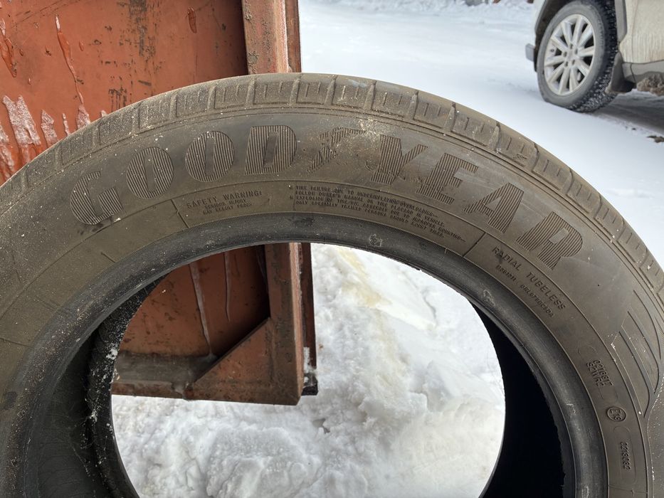 Резина летния Goodyear 215/60/17