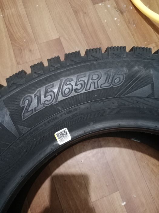 Продаеться Шины 215/65/16