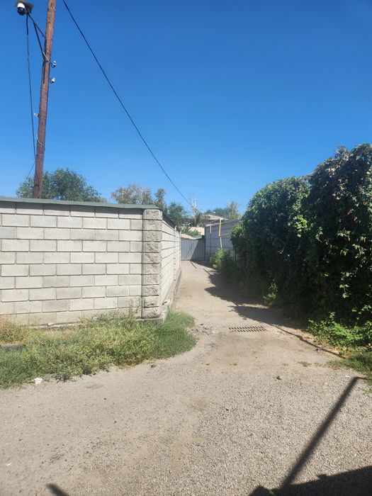 Участок с постройками