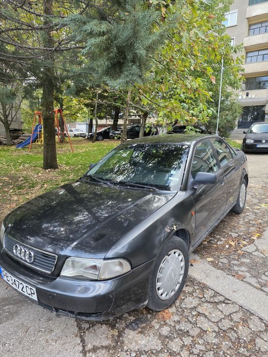 Продавам Audi A4