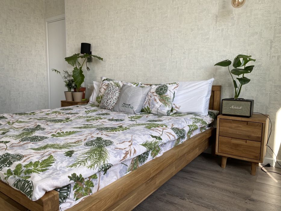 Кровать из массива дерева