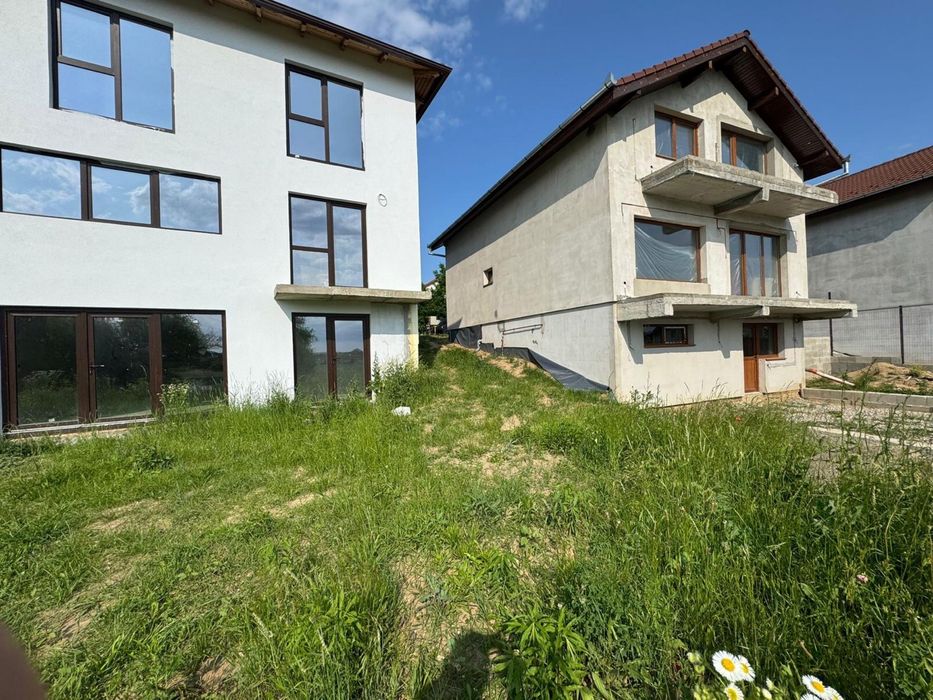 Apartamente in vila pe malul lacului