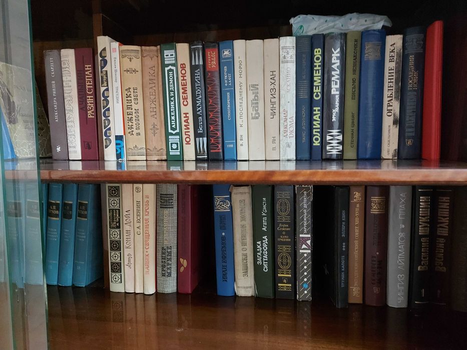 Книги по 10 тыс сум
