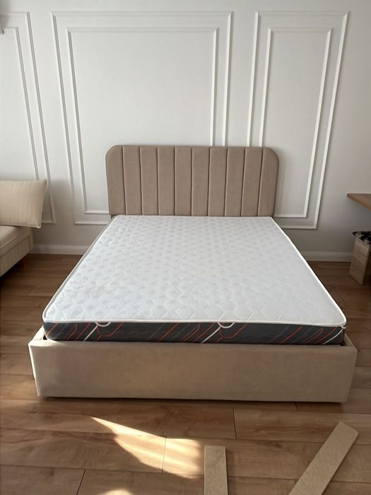 Кровать  мягкая  ...