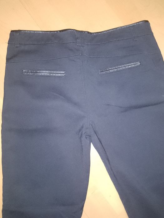 Дамски черен панталон.