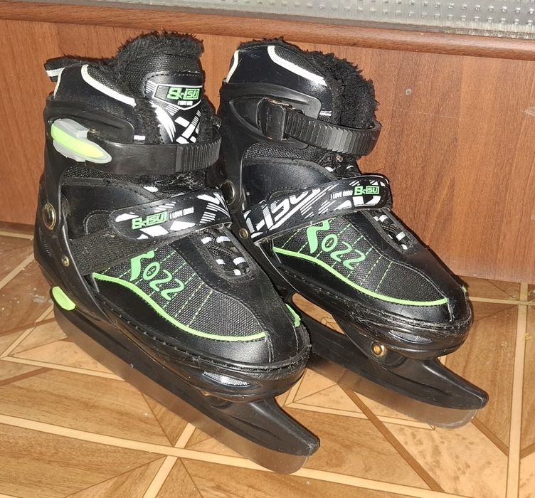 Продам коньки детские.